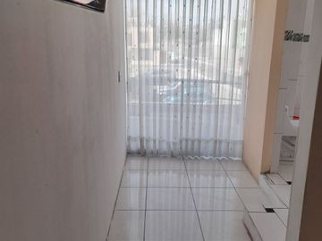 COOP. GLORIA 4 - CASA DE 3 PISOS , MODERNA , 6 HABITACIONES