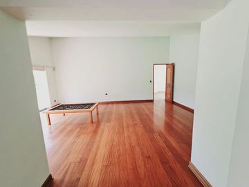 OPORTUNIDAD POR VIAJE CASA REMODELADA ZONA EXCLUSIVA MOLINA VIEJA 700M2