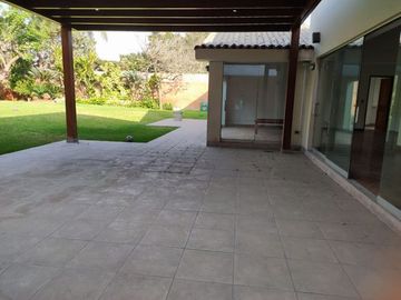 OPORTUNIDAD POR VIAJE CASA REMODELADA ZONA EXCLUSIVA MOLINA VIEJA 700M2