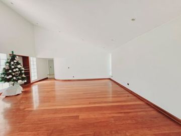 OPORTUNIDAD POR VIAJE CASA REMODELADA ZONA EXCLUSIVA MOLINA VIEJA 700M2