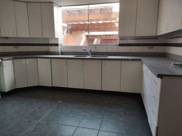 OPORTUNIDAD POR VIAJE CASA REMODELADA ZONA EXCLUSIVA MOLINA VIEJA 700M2