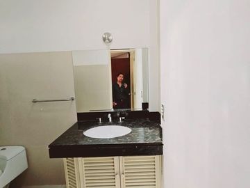 OPORTUNIDAD POR VIAJE CASA REMODELADA ZONA EXCLUSIVA MOLINA VIEJA 700M2