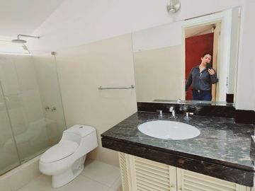 OPORTUNIDAD POR VIAJE CASA REMODELADA ZONA EXCLUSIVA MOLINA VIEJA 700M2