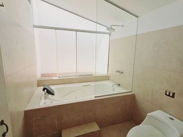 OPORTUNIDAD POR VIAJE CASA REMODELADA ZONA EXCLUSIVA MOLINA VIEJA 700M2