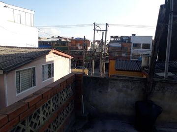 VENDO CASA ESQUINERA  COMERCIAL CON TERRAZA PARA CONSTRUIR TERCER PISO