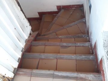 VENDO CASA ESQUINERA  COMERCIAL CON TERRAZA PARA CONSTRUIR TERCER PISO