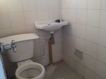 VENDO CASA ESQUINERA  COMERCIAL CON TERRAZA PARA CONSTRUIR TERCER PISO