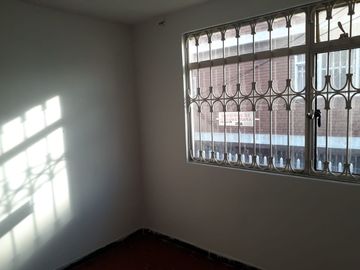 VENDO CASA ESQUINERA  COMERCIAL CON TERRAZA PARA CONSTRUIR TERCER PISO