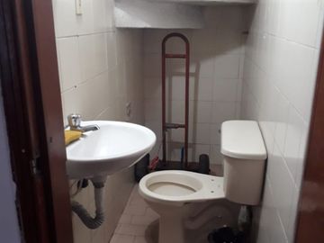 VENDO CASA ESQUINERA  COMERCIAL CON TERRAZA PARA CONSTRUIR TERCER PISO