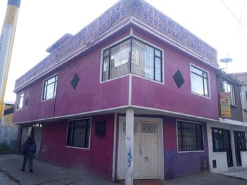 VENDO CASA ESQUINERA  COMERCIAL CON TERRAZA PARA CONSTRUIR TERCER PISO