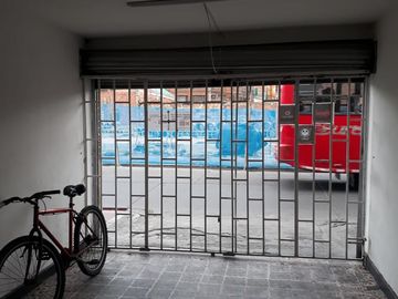VENDO CASA ESQUINERA  COMERCIAL CON TERRAZA PARA CONSTRUIR TERCER PISO