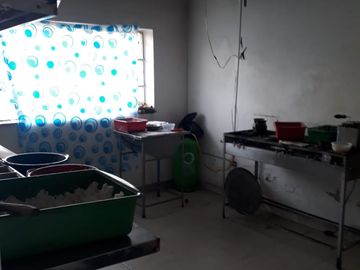 VENDO CASA ESQUINERA  COMERCIAL CON TERRAZA PARA CONSTRUIR TERCER PISO