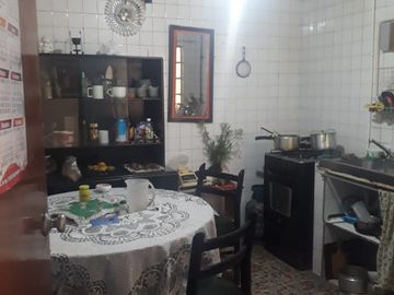 VENDO CASA ESQUINERA  COMERCIAL CON TERRAZA PARA CONSTRUIR TERCER PISO