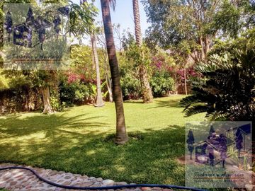 Miacatlan preciosa casa de 5 recámaras, 3 baños, alberca, terraza, tiene vista privilegiada