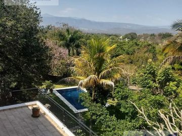 Miacatlan preciosa casa de 5 recámaras, 3 baños, alberca, terraza, tiene vista privilegiada