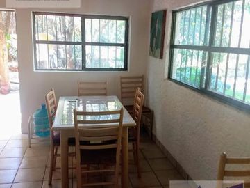 Miacatlan preciosa casa de 5 recámaras, 3 baños, alberca, terraza, tiene vista privilegiada