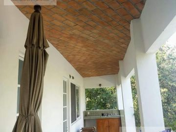 Miacatlan preciosa casa de 5 recámaras, 3 baños, alberca, terraza, tiene vista privilegiada