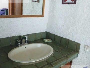 Miacatlan preciosa casa de 5 recámaras, 3 baños, alberca, terraza, tiene vista privilegiada