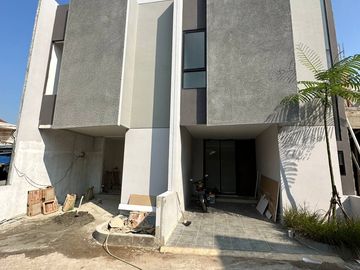 RUMAH MINIMALIS MURAH CONDET JAKARTA TIMUR JAKTIM 2LT +ROOFTOP DIJUAL