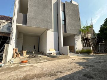 RUMAH MINIMALIS MURAH CONDET JAKARTA TIMUR JAKTIM 2LT +ROOFTOP DIJUAL