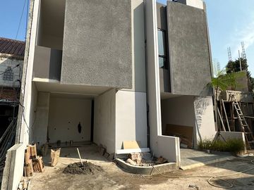 RUMAH MINIMALIS MURAH CONDET JAKARTA TIMUR JAKTIM 2LT +ROOFTOP DIJUAL