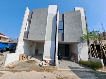 RUMAH MINIMALIS MURAH CONDET JAKARTA TIMUR JAKTIM 2LT +ROOFTOP DIJUAL
