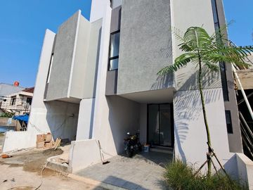 RUMAH MINIMALIS MURAH CONDET JAKARTA TIMUR JAKTIM 2LT +ROOFTOP DIJUAL