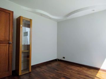¡OPORTUNIDAD ÚNICA! VENDO HERMOSO DEPARTAMENTO DE 107 M² CON COCHERA EN URB. VALLE HERMOSO, SURCO
