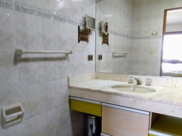 ¡OPORTUNIDAD ÚNICA! VENDO HERMOSO DEPARTAMENTO DE 107 M² CON COCHERA EN URB. VALLE HERMOSO, SURCO