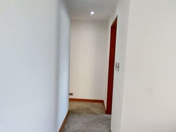 ¡OPORTUNIDAD ÚNICA! VENDO HERMOSO DEPARTAMENTO DE 107 M² CON COCHERA EN URB. VALLE HERMOSO, SURCO