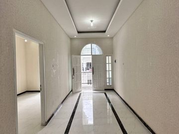RUMAH DIJUAL DI KRAMAT JATI, JAKARTA TIMUR MINICLUSTER MODERN AMERICAN CLASSIC 5 KAMAR TIDUR 3 LANTAI