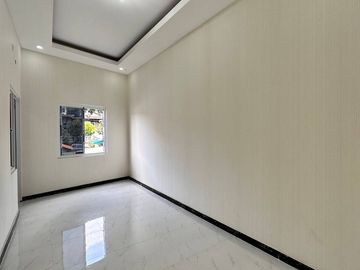 RUMAH DIJUAL DI KRAMAT JATI, JAKARTA TIMUR MINICLUSTER MODERN AMERICAN CLASSIC 5 KAMAR TIDUR 3 LANTAI