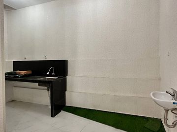 RUMAH DIJUAL DI KRAMAT JATI, JAKARTA TIMUR MINICLUSTER MODERN AMERICAN CLASSIC 5 KAMAR TIDUR 3 LANTAI