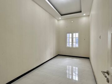 RUMAH DIJUAL DI KRAMAT JATI, JAKARTA TIMUR MINICLUSTER MODERN AMERICAN CLASSIC 5 KAMAR TIDUR 3 LANTAI
