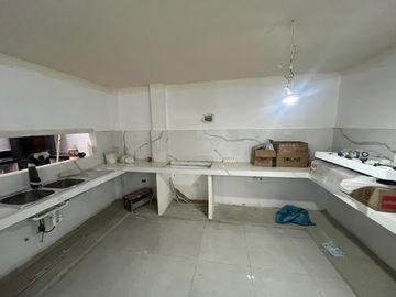 En venta casa de 3 dormitorios en Urb.La Joya