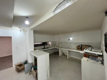 En venta casa de 3 dormitorios en Urb.La Joya