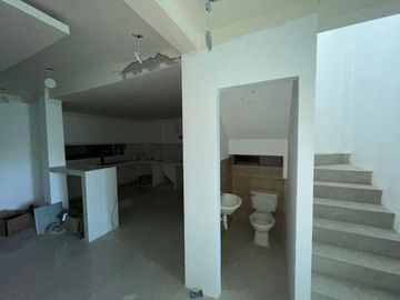 En venta casa de 3 dormitorios en Urb.La Joya