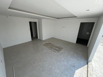 En venta casa de 3 dormitorios en Urb.La Joya