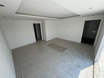 En venta casa de 3 dormitorios en Urb.La Joya