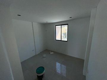 En venta casa de 3 dormitorios en Urb.La Joya