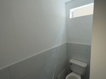 En venta casa de 3 dormitorios en Urb.La Joya