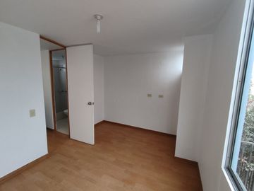VENDO CASA DE ESTRENO DE 2 PISOS-CARABAYLLO