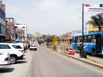 Se Vende Casa Comercial, con Local, Oficinas, Departamentos y Cochera - Depósito, en Avenida Pastor Sevilla (Ruta C), Ovalo Cocharcas, Primer Sector,