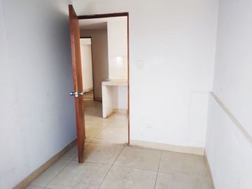 Se Vende Casa Comercial, con Local, Oficinas, Departamentos y Cochera - Depósito, en Avenida Pastor Sevilla (Ruta C), Ovalo Cocharcas, Primer Sector,