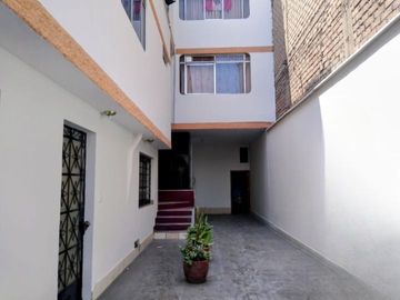 Se Vende Casa Comercial, con Local, Oficinas, Departamentos y Cochera - Depósito, en Avenida Pastor Sevilla (Ruta C), Ovalo Cocharcas, Primer Sector,