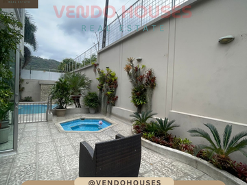 Moderna casa en venta Los Ceibos, urbanización Los Parques