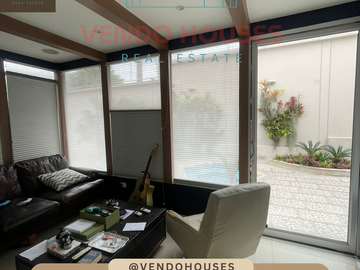 Moderna casa en venta Los Ceibos, urbanización Los Parques
