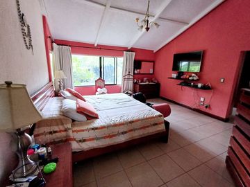CASA DE VENTA CUMBAYA RESERVORIO