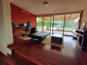 CASA DE VENTA CUMBAYA RESERVORIO