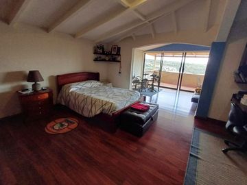 CASA DE VENTA CUMBAYA RESERVORIO